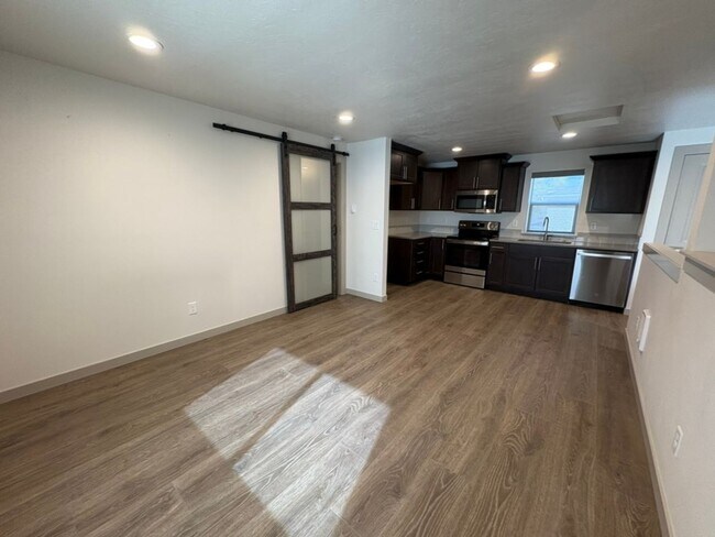 Building Photo - 16488 Carter Ct