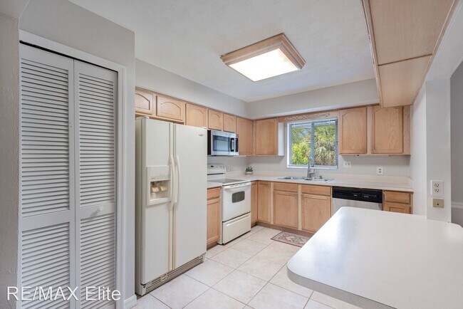 Foto del edificio - 5 br, 2 bath House - 2620 Redwood Ave