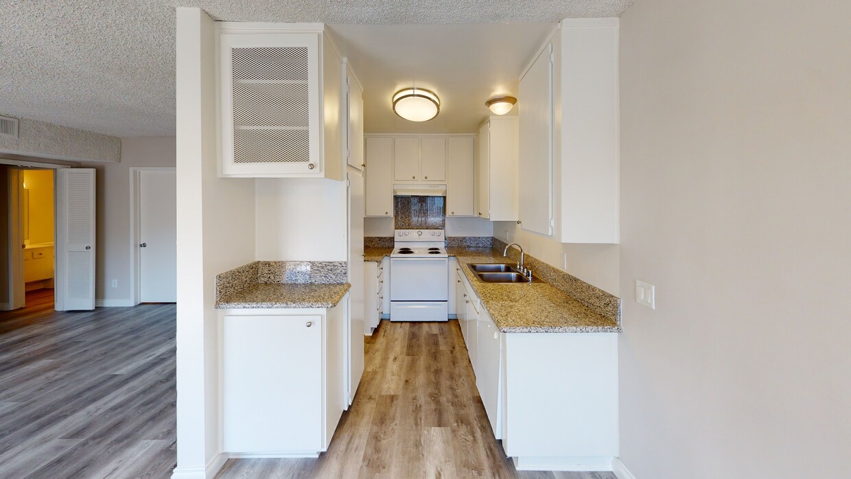 Primary Photo - 310 S Hamel Rd Los Angeles CA 90048