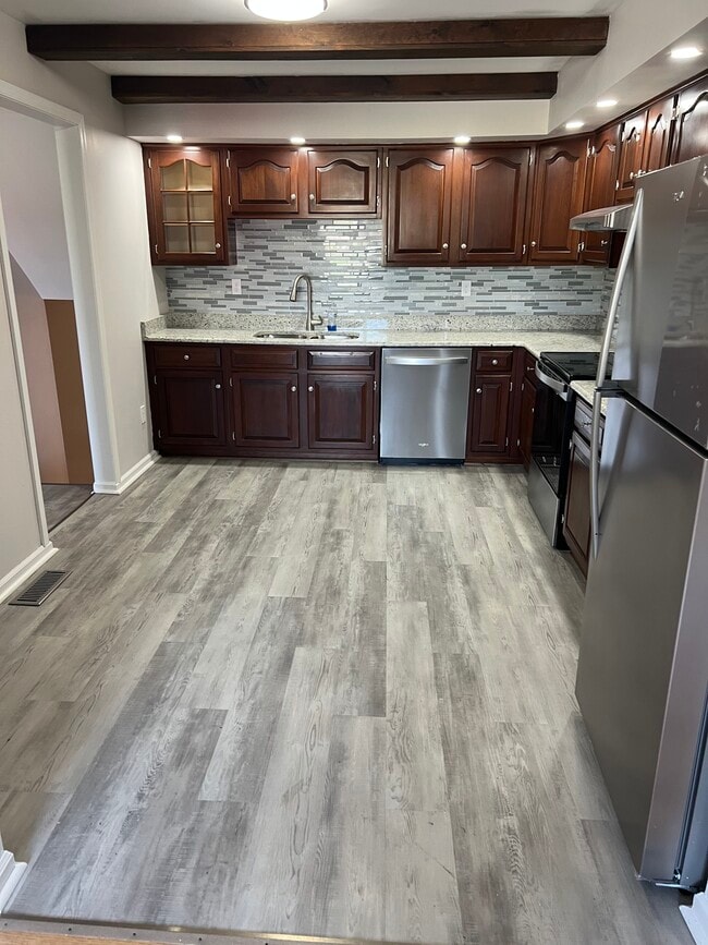 Building Photo - 161 N Gates Ave