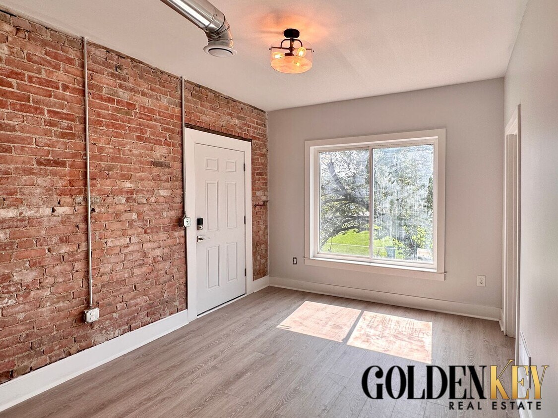 Foto principal - 7504 Cameron St