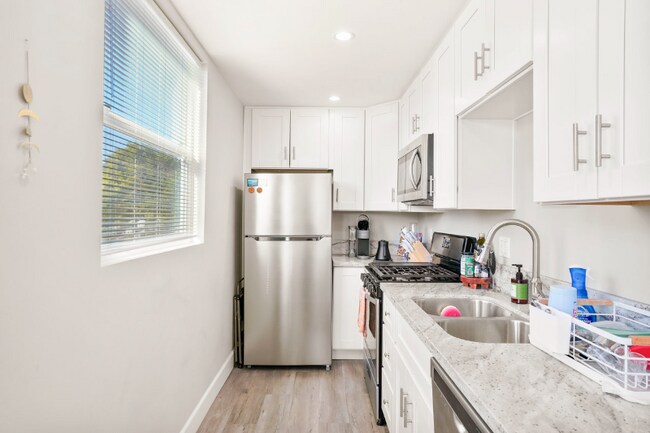 Building Photo - 933 21st St