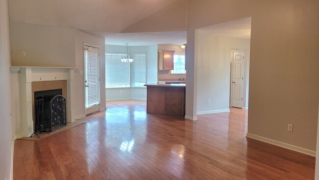 Building Photo - ALEXANDER CROSSING THREE BEDROOM HOME!