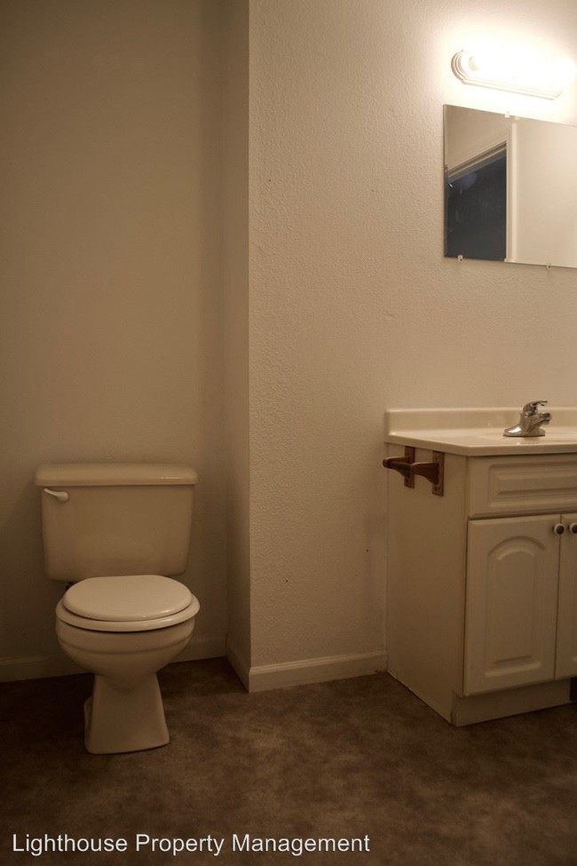 Building Photo - 3 br, 1.5 bath Apartment - 539 Thomas St