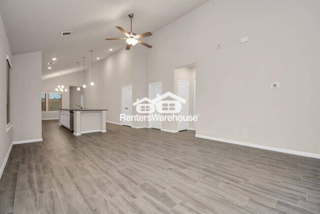 Building Photo - 6927 Escondido Dr