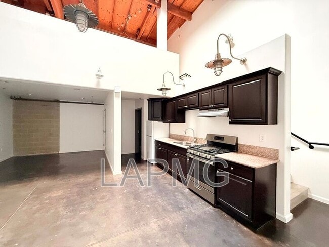 Foto del edificio - 1734 N Main St