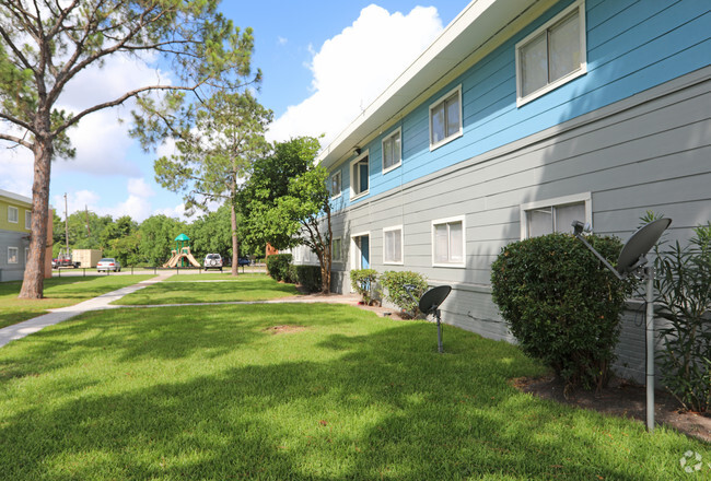 Foto del edificio - Redwood Garden Apartments