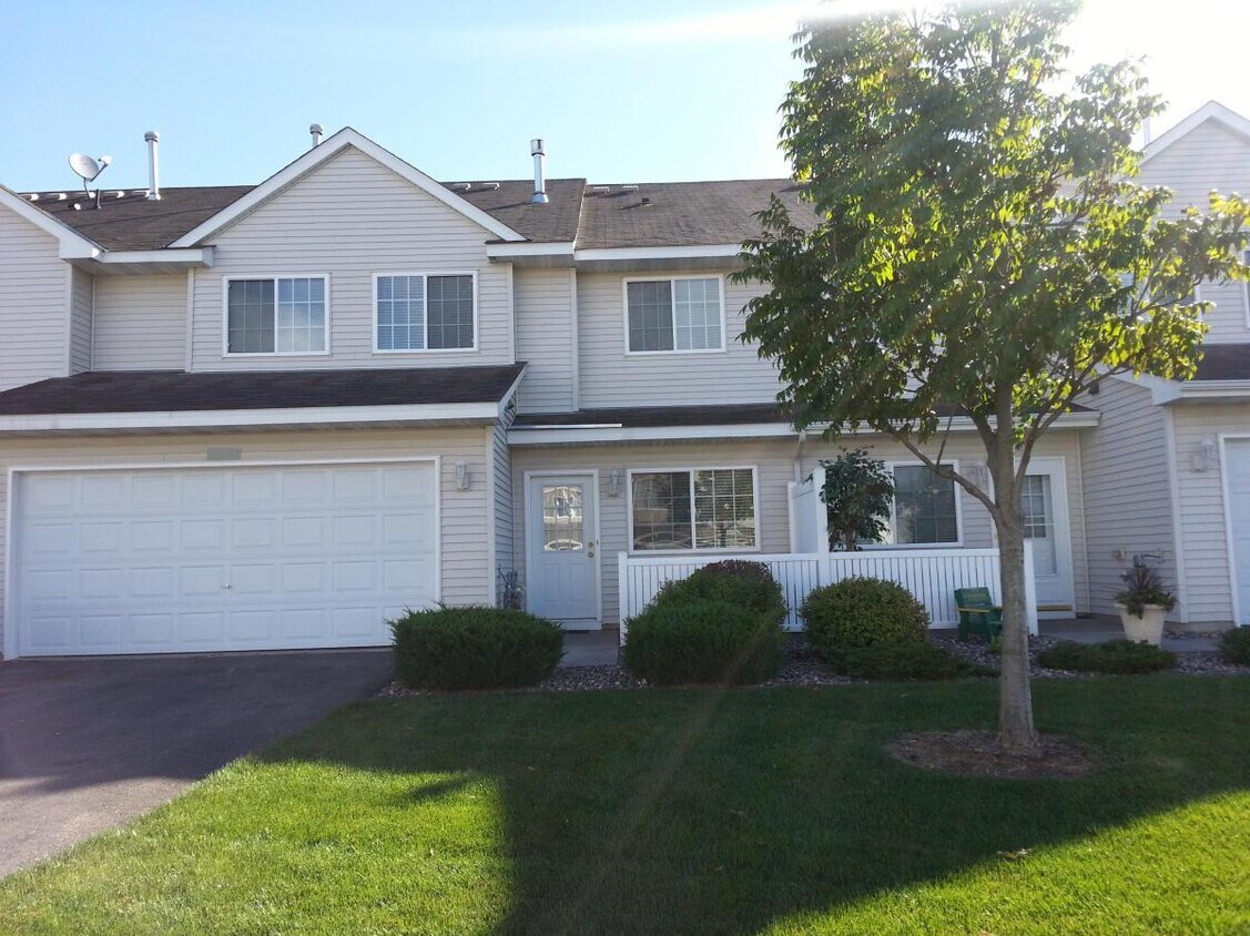 Primary Photo - 2613 Yellowstone Dr