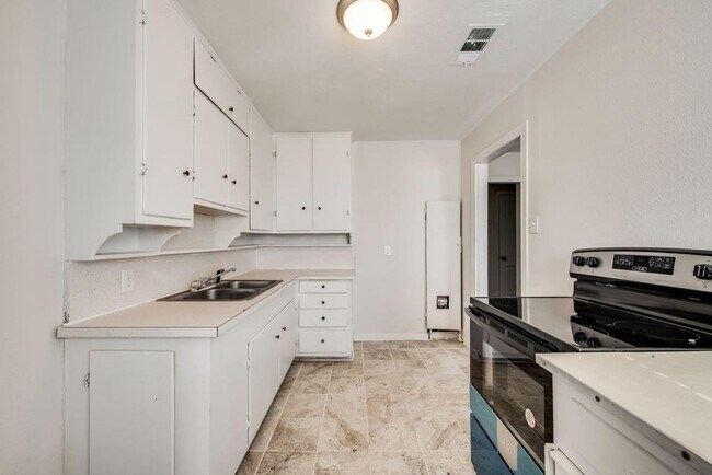 Foto del edificio - Charming Home in Prime Grand Prairie Locat...