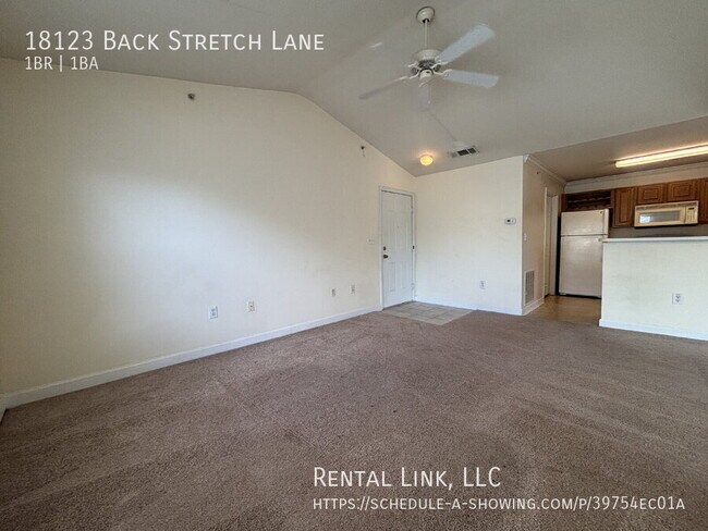 Foto del edificio - 18123 Back Stretch Ln