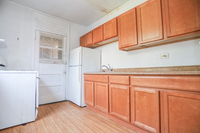 Building Photo - 4246 N Francisco Ave