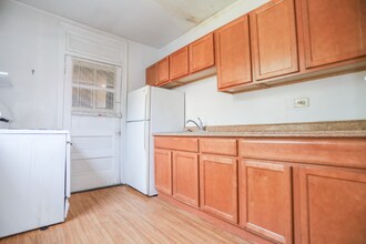 Building Photo - 4246 N Francisco Ave