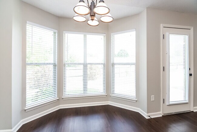 Foto del edificio - 7776 Parkwood Cove