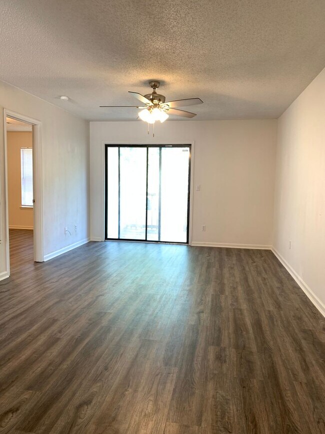 Building Photo - 1707 Wembleton Dr