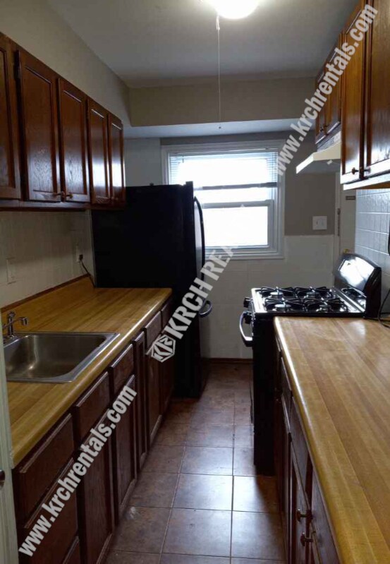 Building Photo - Charming 3-Bed 1-Bath Home with Fenced Bac...