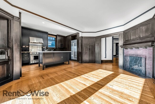 Photo - 1167 Green St Apartment