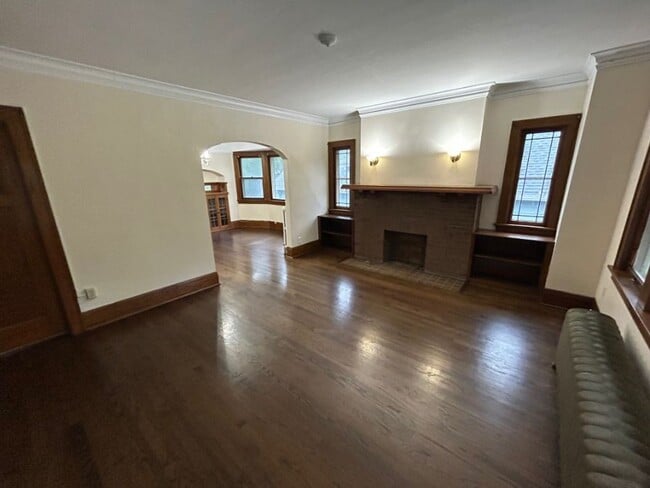 Building Photo - 556 N 63rd St