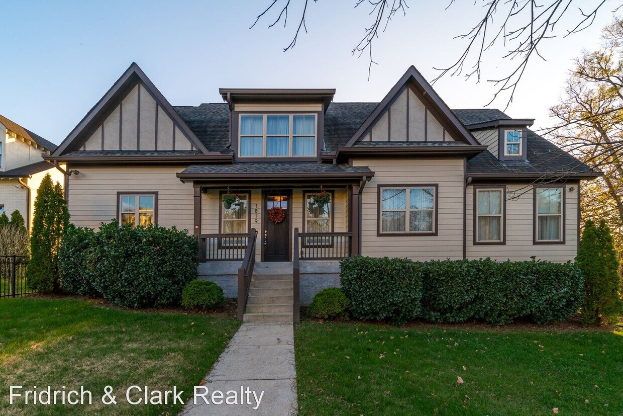 Primary Photo - 3 br, 2.5 bath House - 1819 Primrose Ave