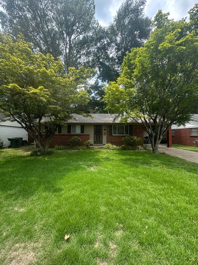 Primary Photo - 3BD/1BA Home located in Colonial Acres!