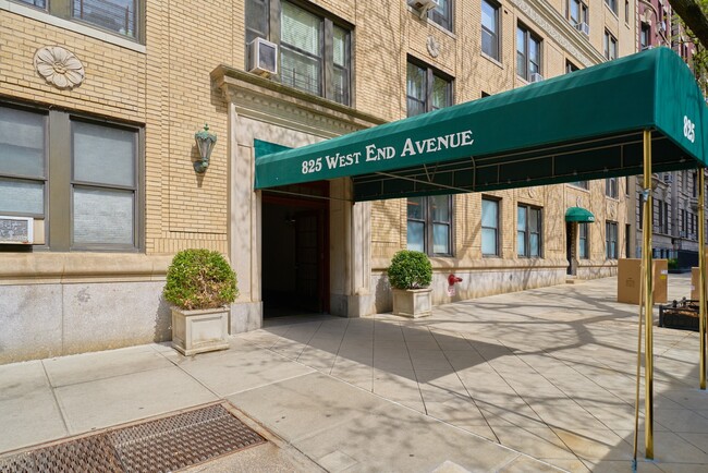 Foto del edificio - 825 W End Ave