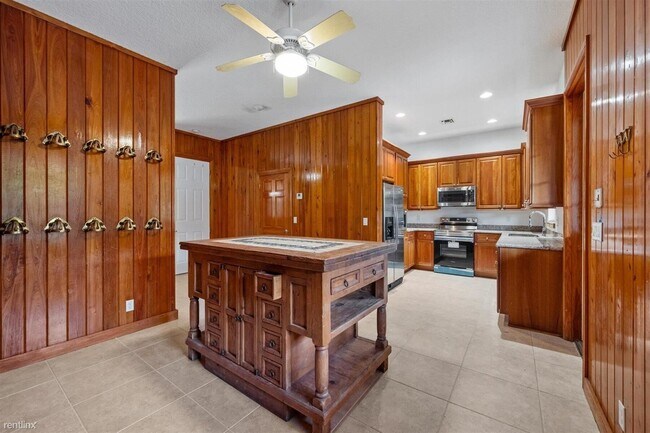 Building Photo - 4 br, 3.5 bath House - 3287 Grande Rd