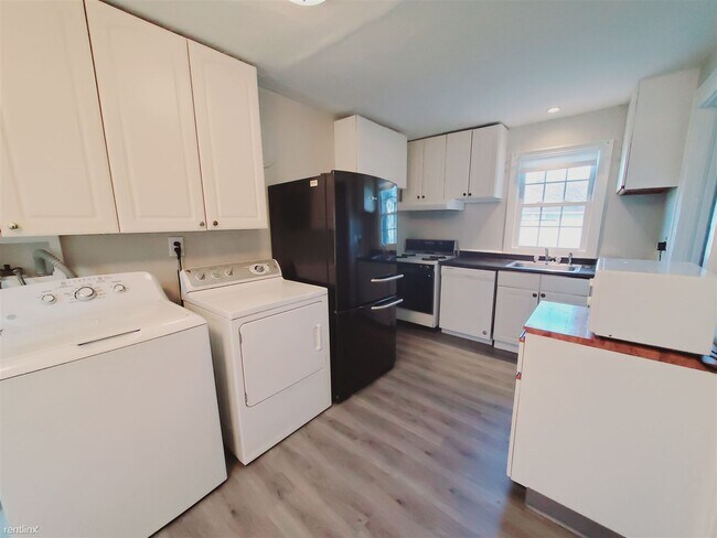 Foto del edificio - 1 br, 1 bath House - 63 Scofield Ave Unit 3