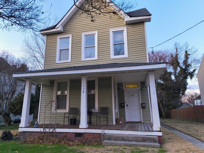 Building Photo - 1328 37th St