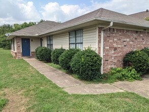 Building Photo - 1406 Hartje Ln