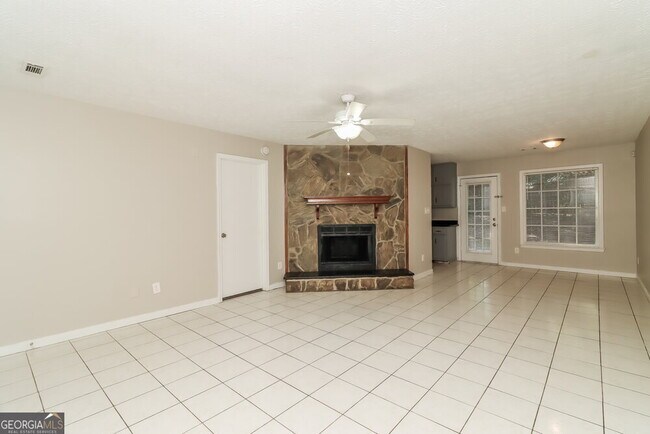 Building Photo - 500 Laurel Dr