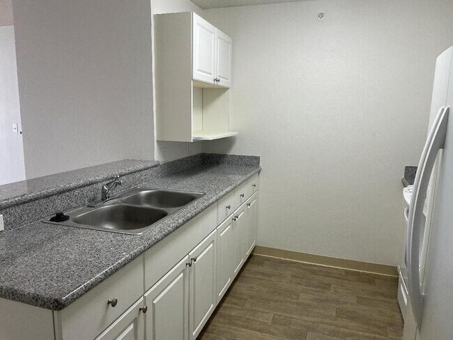 Foto del edificio - 801 SOUTH ST Bldg A, 2/2/2 sec, split A/C,...
