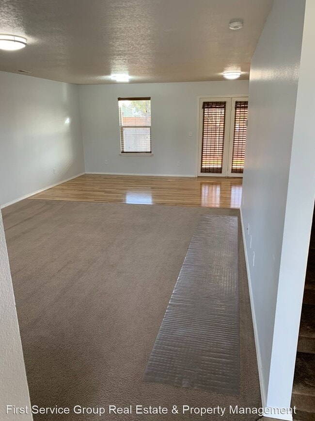 Building Photo - 3 br, 2.5 bath House - 139 E Willow Creek ...