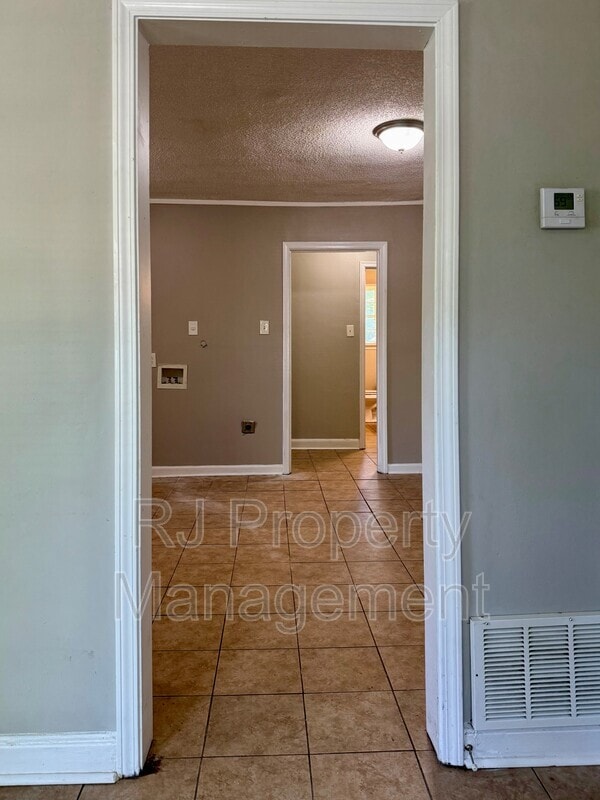 Building Photo - 3437 Farmville Rd