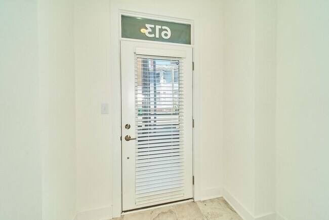Foto del edificio - Sweet 2 Bed 2 Full Bath Downtown Indy Condo with Balcony Views!