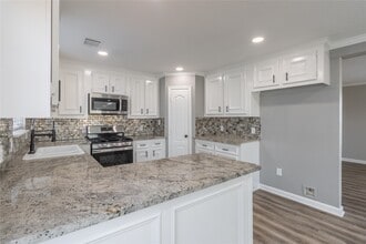 Building Photo - 725 10th St