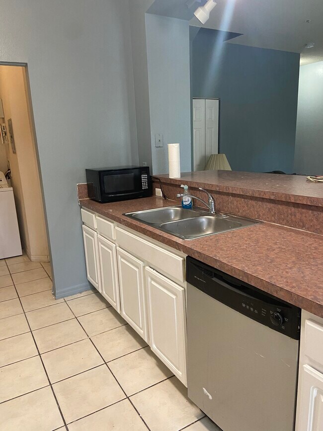 Building Photo - 5007 Sunridge Palms Dr