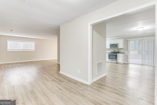 Building Photo - 310 Flagstone Dr SW