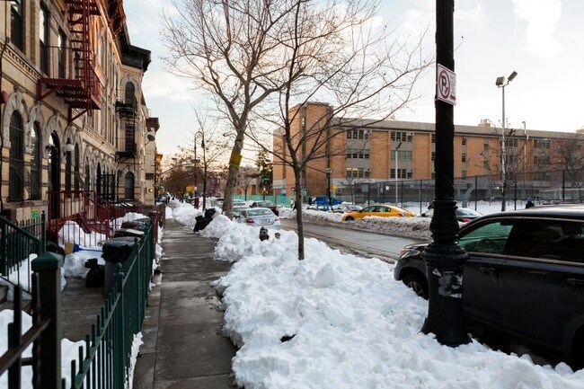 Foto del edificio - 63 Stuyvesant Ave