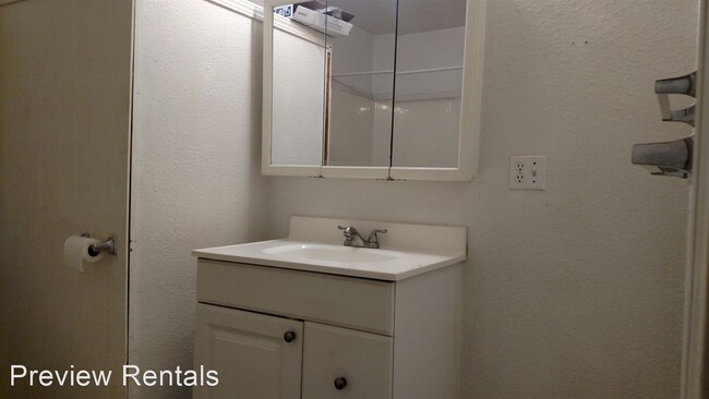 Foto del edificio - 4 br, 1 bath House - 59751 SR 20