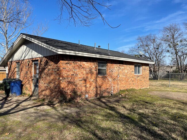Building Photo - 2 br, 1 bath House - 506 Wood St