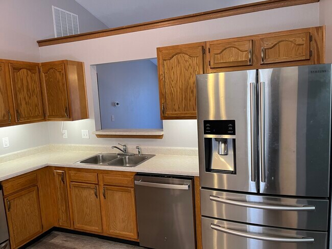 Building Photo - 5690 Bluegrass Cir