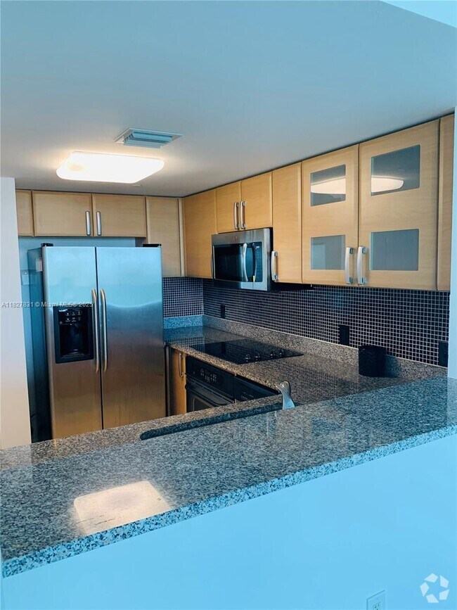 Building Photo - 2101 Brickell Ave