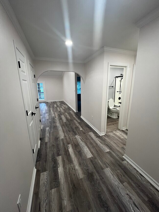 Building Photo - 10702 Ashview Dr