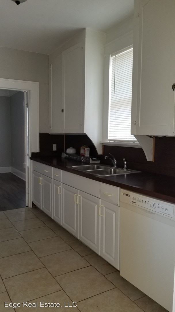 Building Photo - 920 9th Ave S