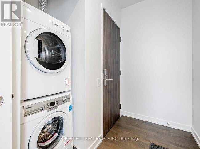 Building Photo - 185 Roehampton Ave