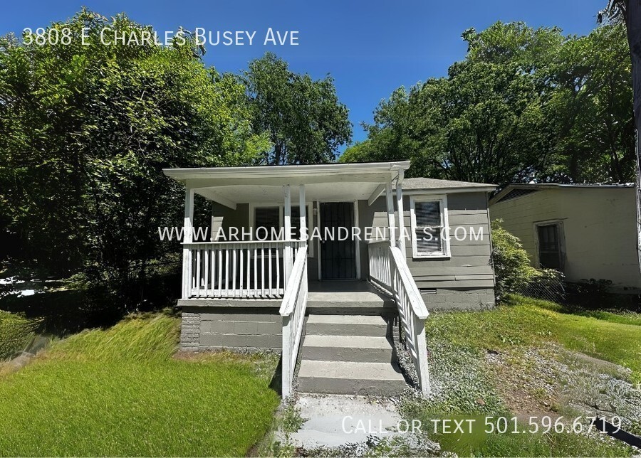 Primary Photo - 3808 E Charles Bussey Ave