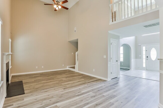 Foto del edificio - 625 Blueangel Dr