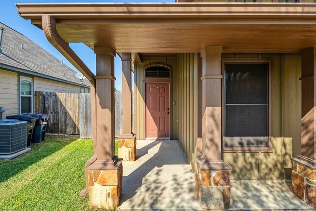 Building Photo - 203 Simi Dr