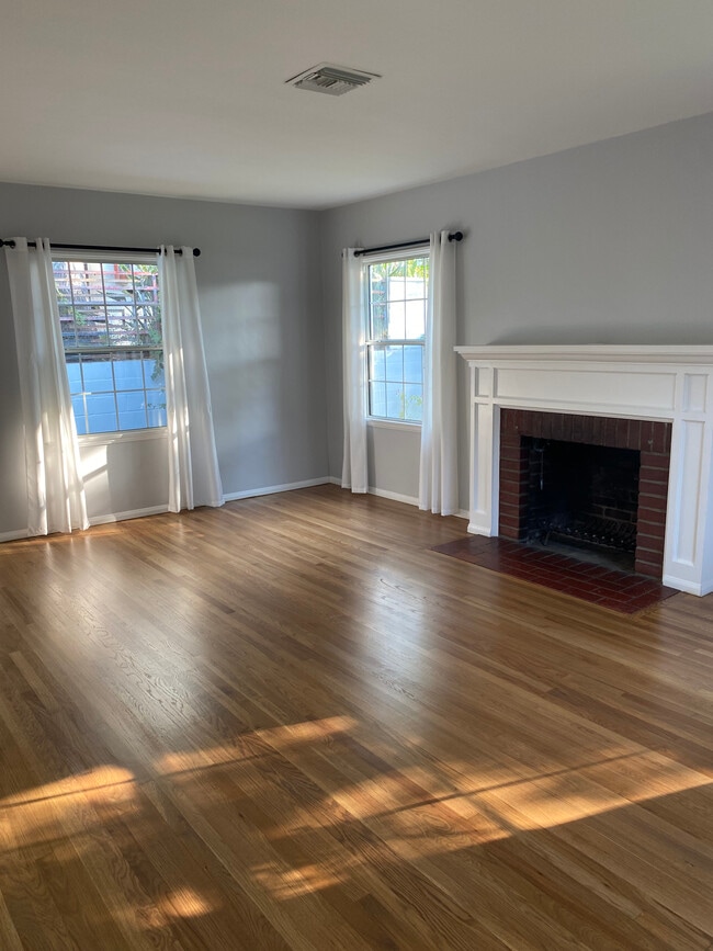Living Room - 4211 Tujunga Ave