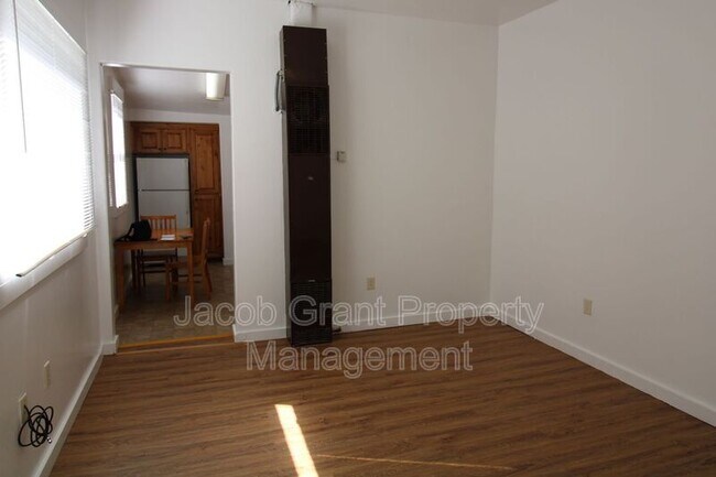 Building Photo - 353 H St