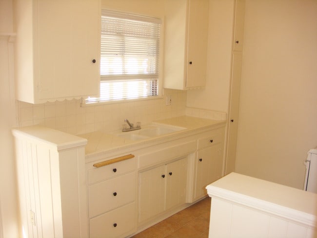 Building Photo - 12934 Valleyheart Dr